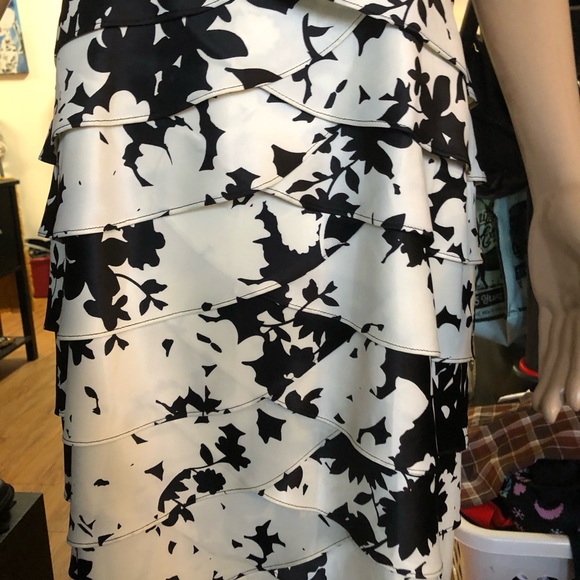 Willow Glenn New York Cocktail Dress - Picture 6 of 7